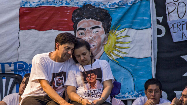 Cinco cadenas perpetuas ponen fin al caso que convulsionó Argentina por la muerte de un joven
