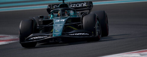 Alonso roza con Aston Martin el mejor tiempo en el primer test oficial de pretemporada