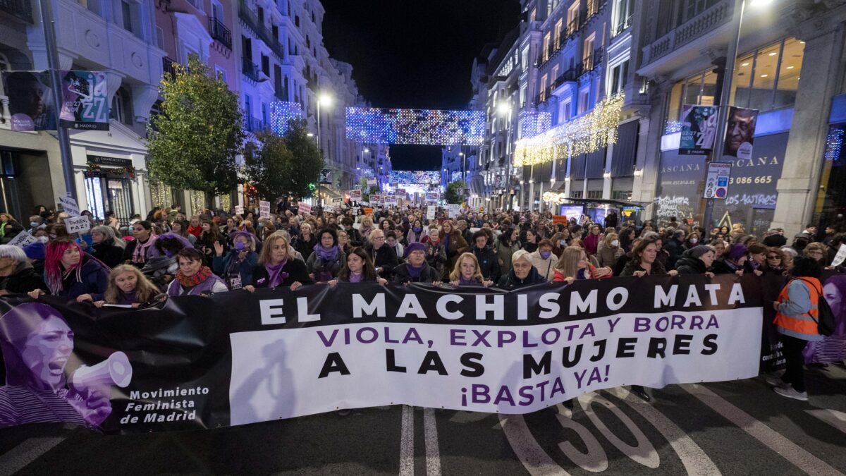 El PP tiene previsto acudir el 8-M a una marcha contra las «políticas antifeministas» de Ayuso