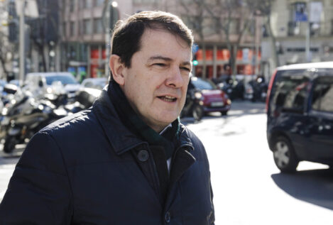 Mañueco acusa a Sánchez de electoralismo con su visita a los brigadistas de Ávila