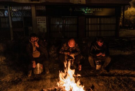 Regresan a Valencia los 15 bomberos  que fueron a Turquía: «No rescatamos a nadie vivo»