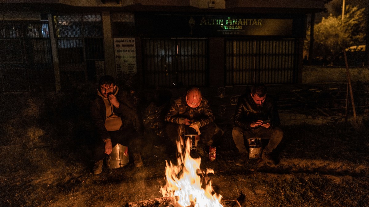 Regresan a Valencia los 15 bomberos  que fueron a Turquía: «No rescatamos a nadie vivo»