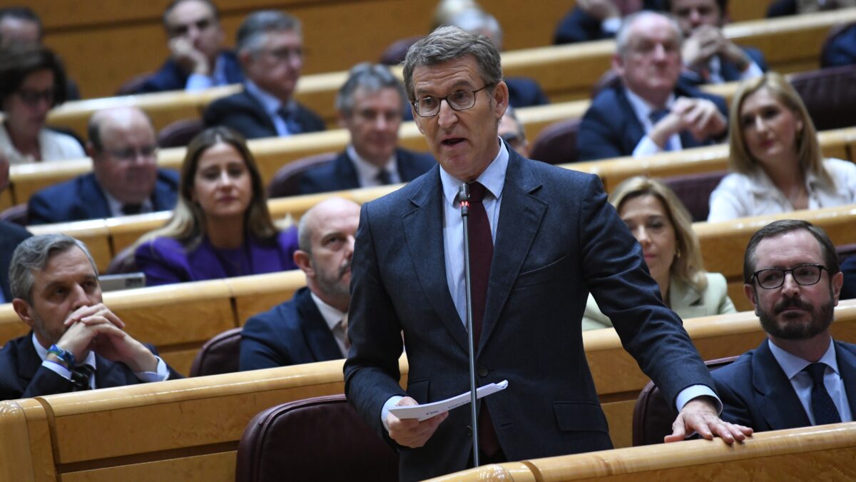 El PP pide por carta a Defensa que fije una fecha para la visita de Feijóo a las tropas en Letonia