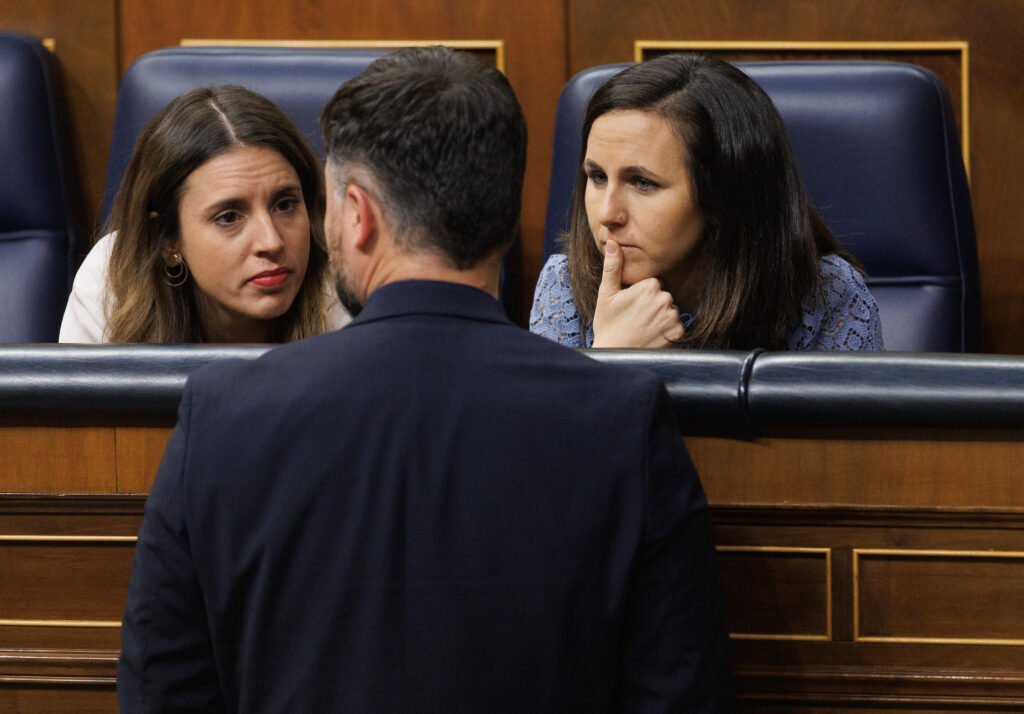 La ministra de Igualdad y número dos de Podemos, Irene Montero, con el portavoz de ERC Gabriel Rufián