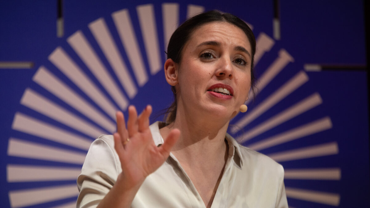 Un grupo de feministas increpa a Irene Montero: «¡Ser mujer no es un sentimiento!»