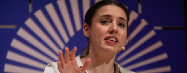 Un grupo de feministas increpa a Irene Montero: «¡Ser mujer no es un sentimiento!»