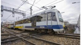 Adif y Renfe cesan a dos cargos intermedios por el problema de los trenes de Cantabria
