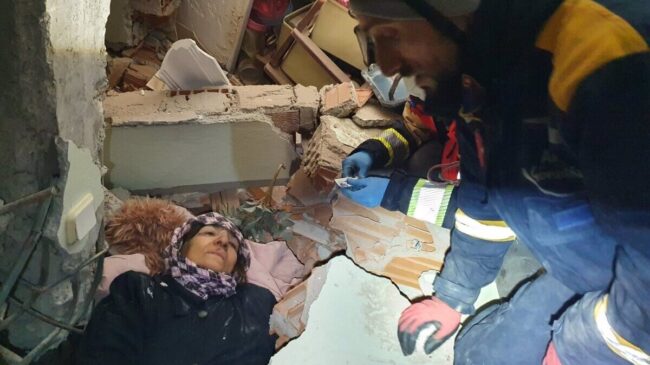 La ayuda española en Turquía: rescates con bomberos de Madrid, Valencia y Zaragoza