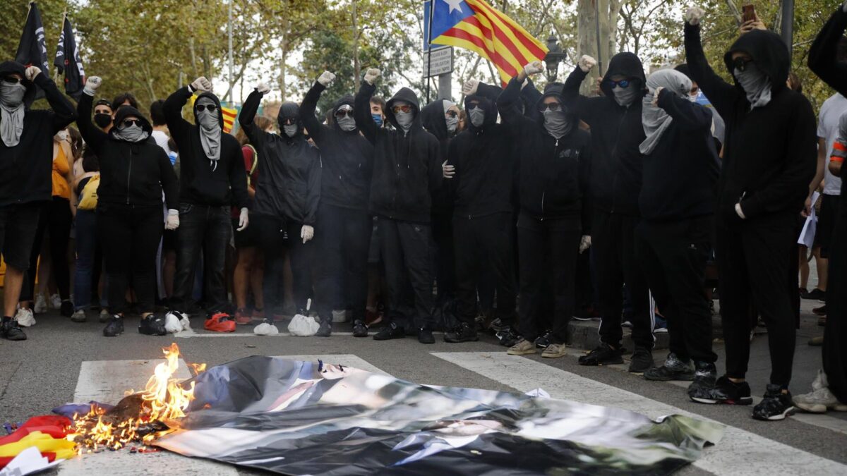 La Policía detiene a seis miembros de las juventudes de la CUP por sabotajes en Cataluña