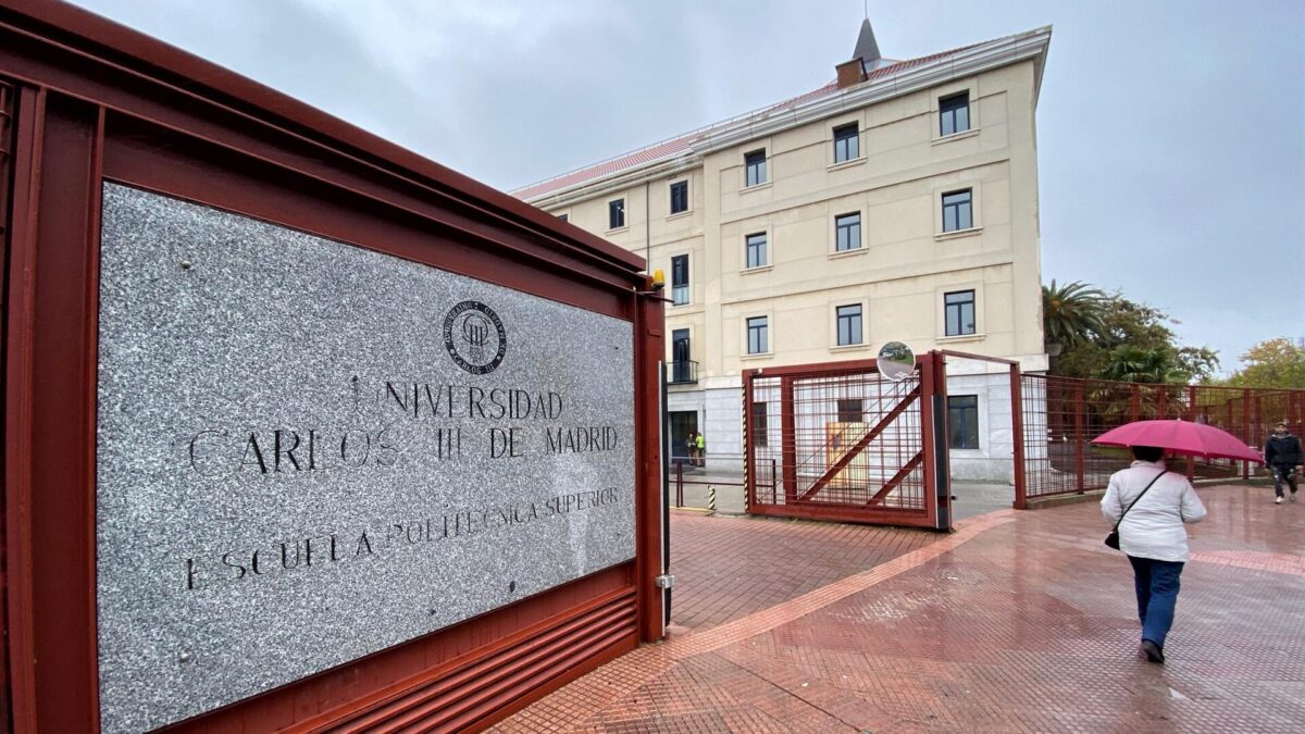 Un candidato a dirigir la Carlos III «sospecha» que el rector cobró por clases inexistentes