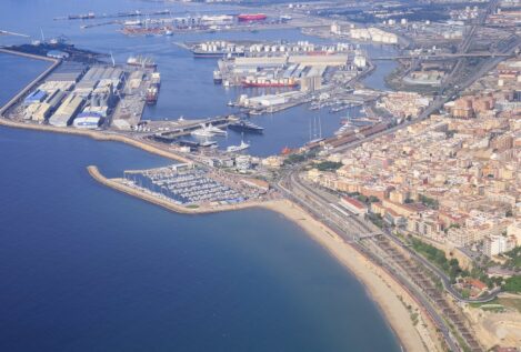 El Gobierno prohíbe entrar al Puerto de Tarragona a un buque por traer crudo ruso
