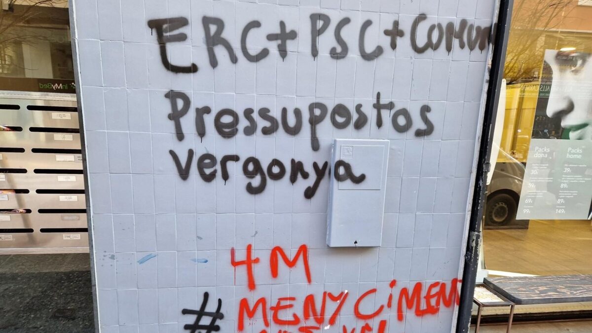 Aparecen pintadas en locales de PSC y ERC en Gerona contra el pacto de Presupuestos