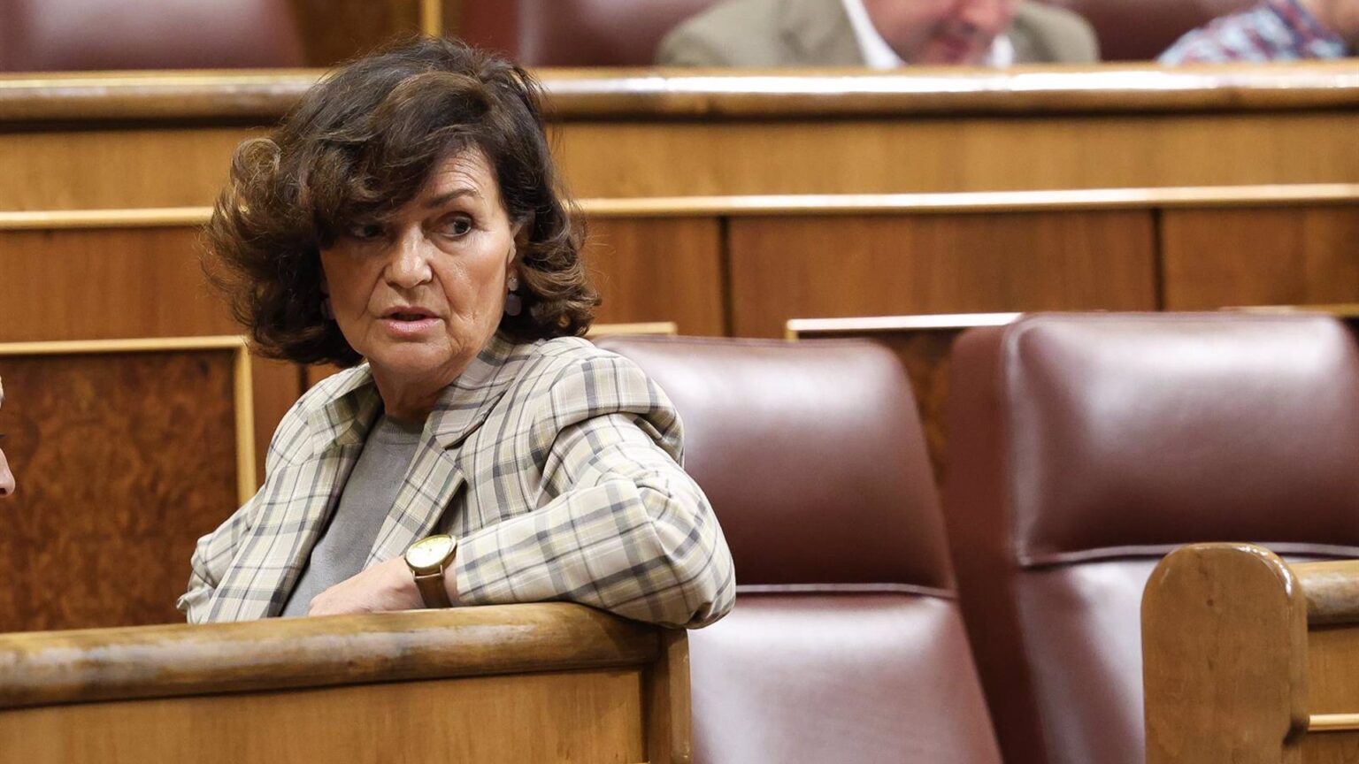 Carmen Calvo vuelve a abstenerse en la votación de la ‘ley trans’ en el Congreso
