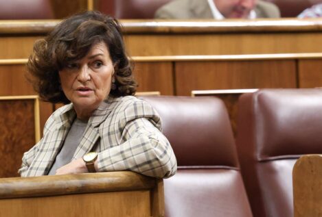 Carmen Calvo vuelve a abstenerse en la votación de la 'ley trans' en el Congreso