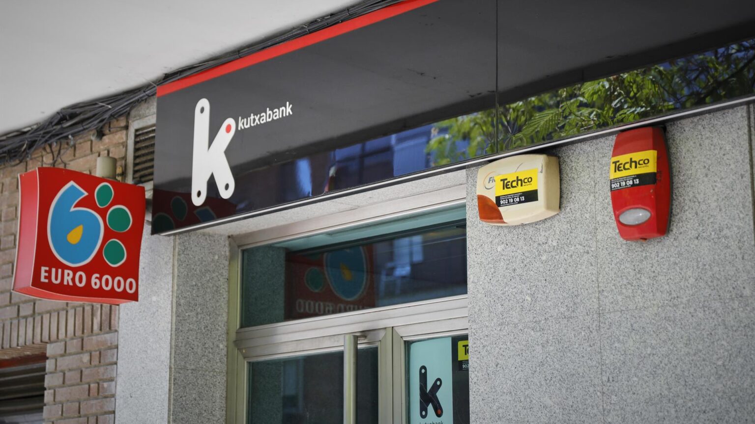 Kutxabank presenta un recurso ante la Justicia contra el impuesto temporal a la banca