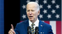 Biden anuncia un plan de acción para monitorear objetos aéreos sobre EEUU