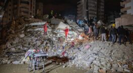 Un niño de 12 años, hallado con vida tras 260 horas atrapado bajo los escombros en Turquía