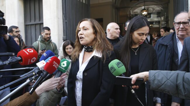 La viuda de Carlos Saura critica la «mierda de comida» del Hospital de Villalba (Madrid)