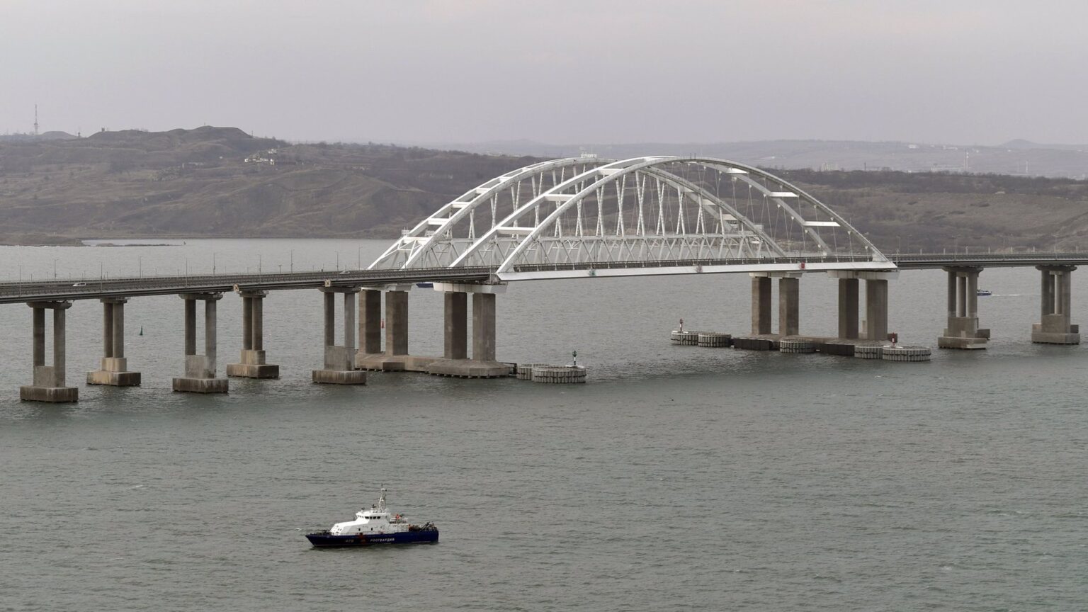 Rusia confirma la reapertura total del puente de Crimea tras la explosión de octubre