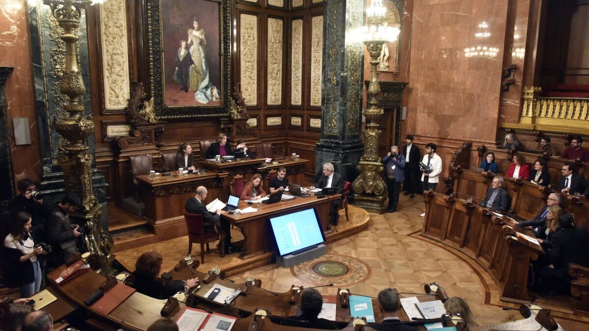 El pleno insta a Colau a «revocar» la suspensión de relaciones entre Barcelona y Tel Aviv