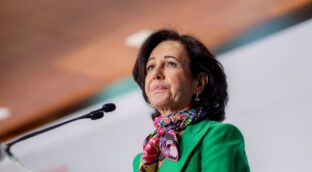 Ana Botín reduce un 93% las pérdidas de su brazo inversor y esquiva su disolución