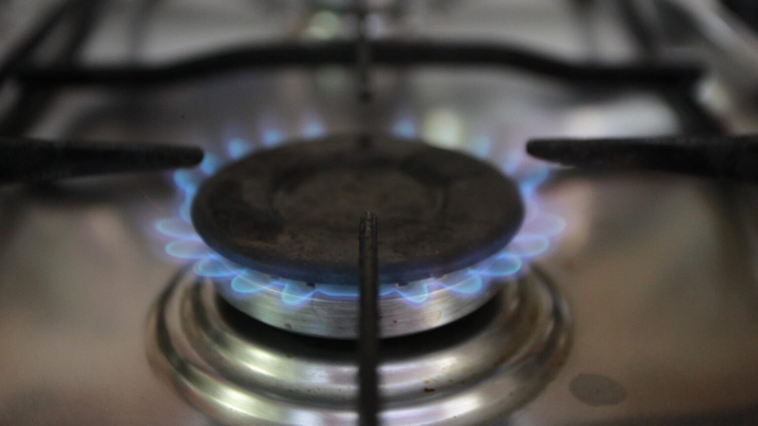 Los futuros europeos del gas bajan de 50 euros por MWh por primera vez en 18 meses