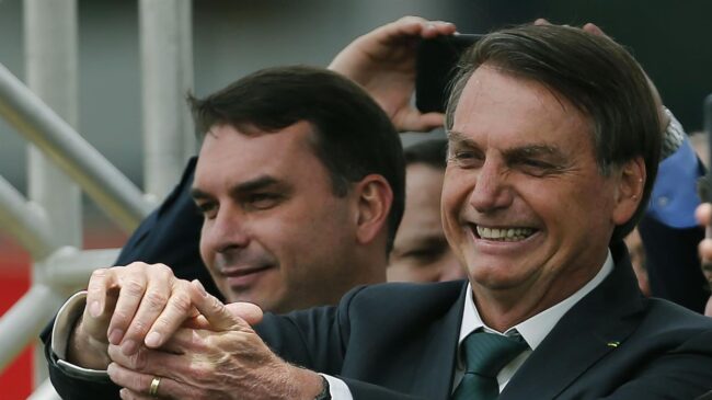 Un hijo de Bolsonaro asegura que su padre volverá a presentarse a las elecciones de 2026