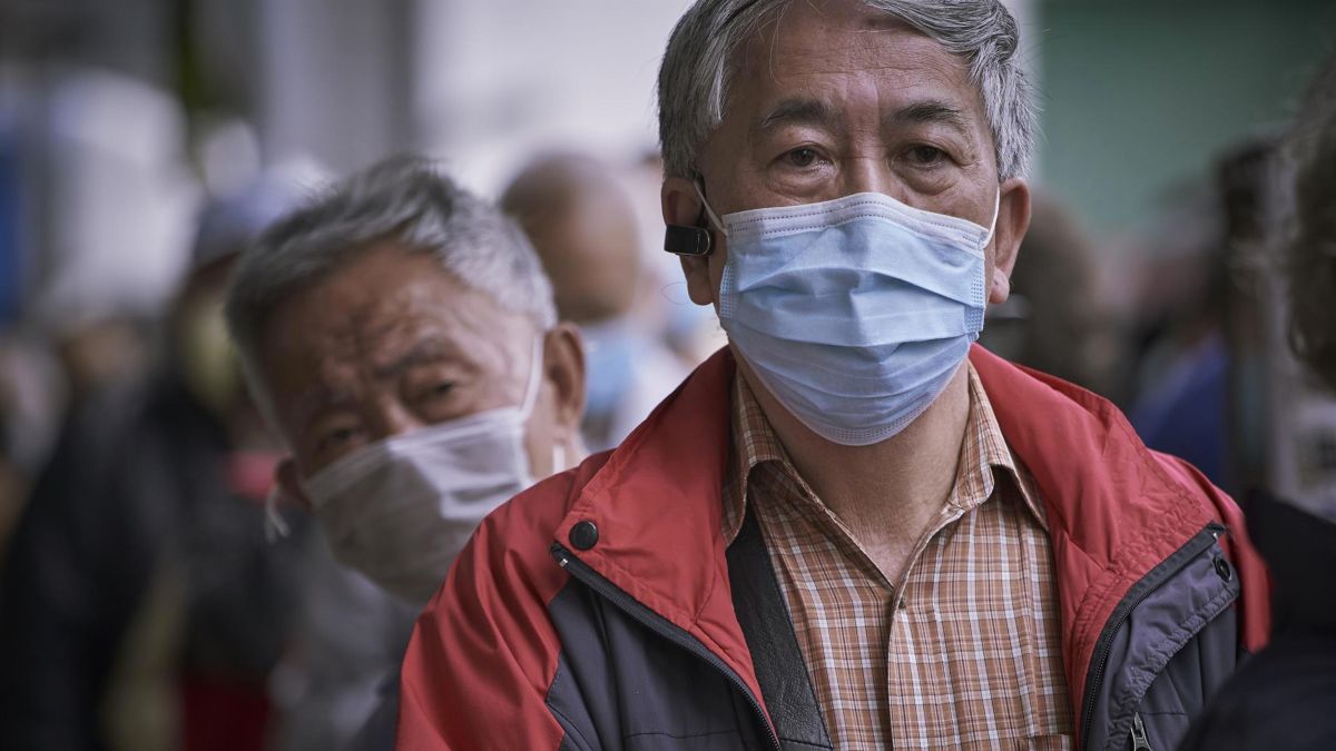 Hong Kong pone fin al uso obligatorio de la mascarilla en exteriores e interiores