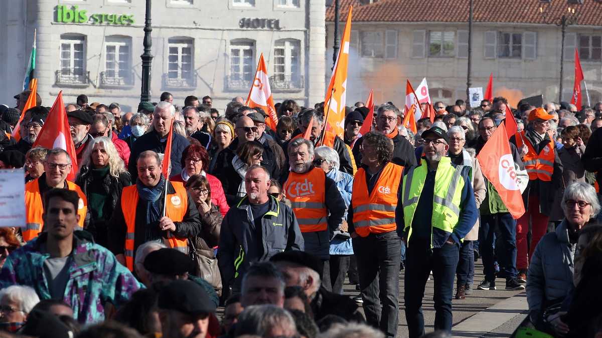 Las manifestaciones contra el plan de pensiones en Francia no cesan mientras la reforma sigue su curso