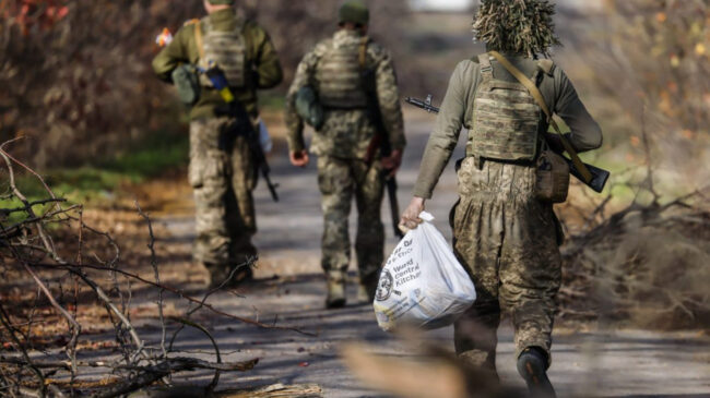 Al menos seis muertos en un ataque ruso con cohetes contra Jersón, según Ucrania