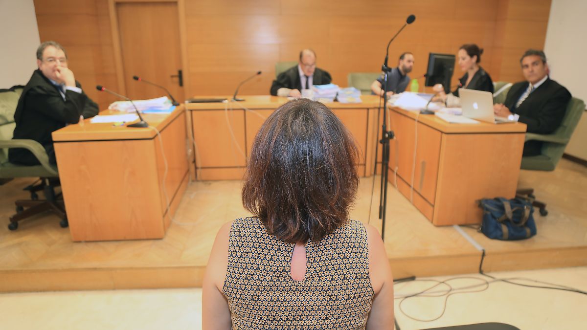 El juez que condenó a Juana Rivas amplía la querella contra su abogado por denuncia falsa