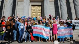 Madres de chicas con disforia creen que la 'ley trans' omite a quien quiere frenar su transición