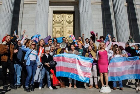 Madres de chicas con disforia creen que la 'ley trans' omite a quien quiere frenar su transición