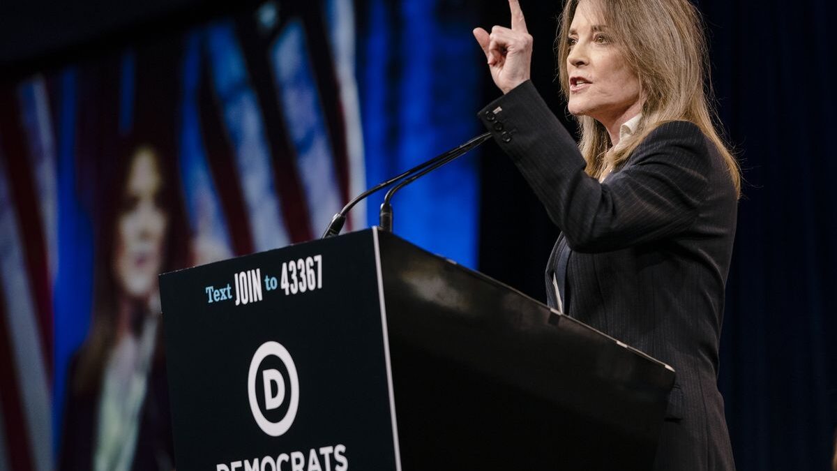 La escritora Marianne Williamson se enfrentará a Biden en las primarias demócratas