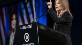 La escritora Marianne Williamson se enfrentará a Biden en las primarias demócratas