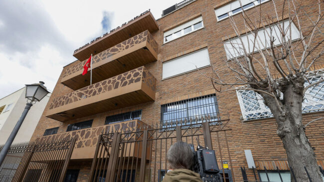 Un hombre de 45 años se quema a lo bonzo en la puerta del Consulado de Marruecos en Madrid