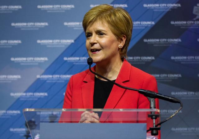 Dimite la primera ministra de Escocia Nicola Sturgeon tras la polémica de su ley trans