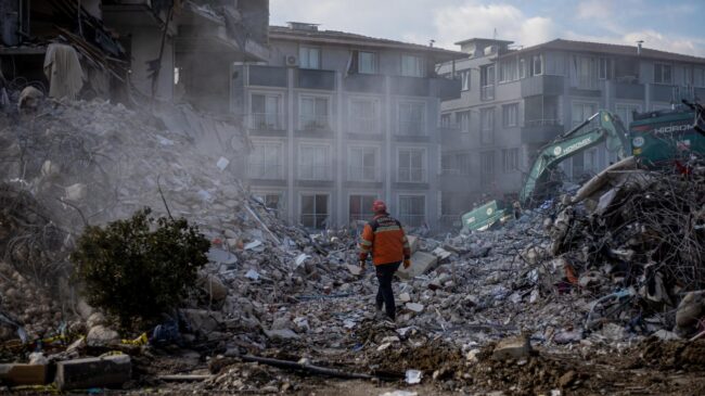 Al menos tres muertos y 213 heridos tras dos nuevos terremotos en el sureste de Turquía