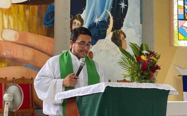 Un sacerdote nicaragüense crítico con el régimen de Ortega, condenado a 10 años de prisión