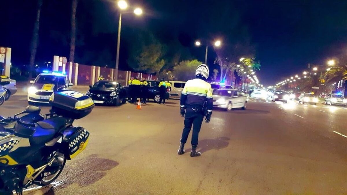 Detenida una joven que agredió a la Policía tras un accidente en Valencia en el que iba ebria