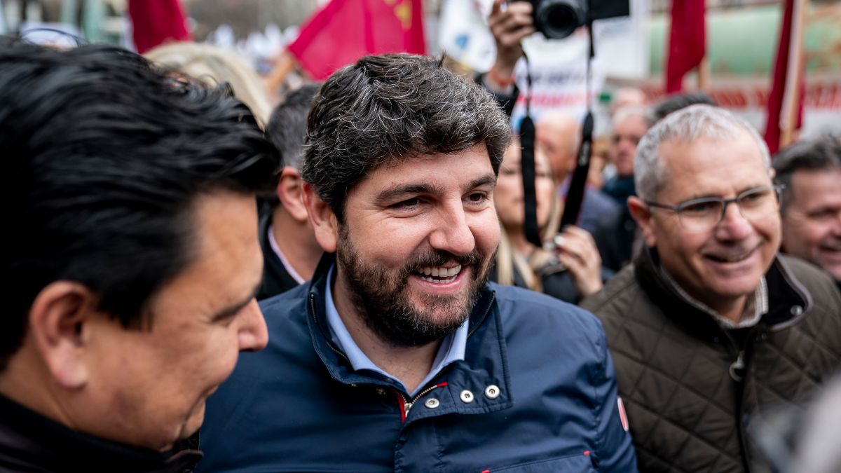 El PP rozaría la absoluta y Vox sería tercera fuerza en Murcia, según un sondeo