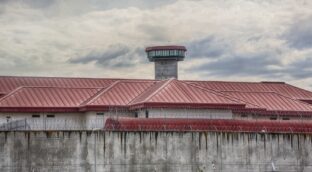 La Justicia reactiva el caso contra el director de la cárcel de Valdemoro al que protege Marlaska
