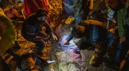 Rescatan a una madre y a su hijo de seis meses tras 29 horas bajo los escombros en Turquía