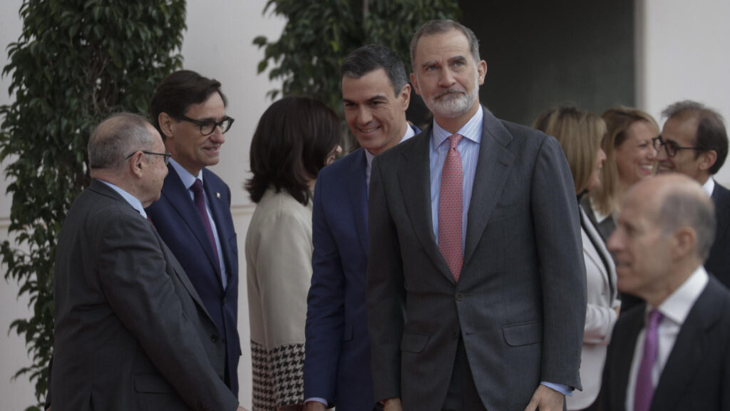 El rey Felipe VI, el presidente del Gobierno, Pedro Sánchez, y el presidente de la Generalitat, Pere Aragonès, inauguran el MWC.