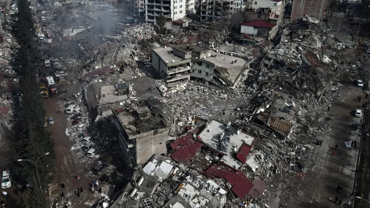 El Gobierno turco pretende demoler más de 50.000 edificios con daños graves por el terremoto «de forma urgente»