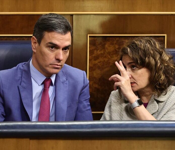 Un centenar de históricos del PSOE se conjura contra Sánchez: «Quiere borrar la memoria»