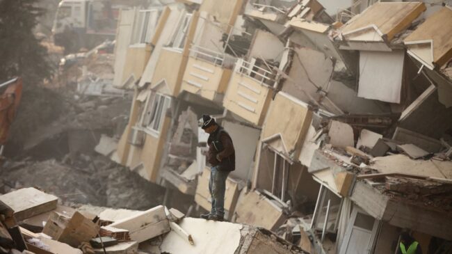 Los muertos en el terremoto en Turquía y Siria superan ya los 25.000