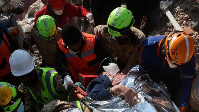 Las autoridades elevan a 36.200 los muertos en los terremotos de Turquía y Siria