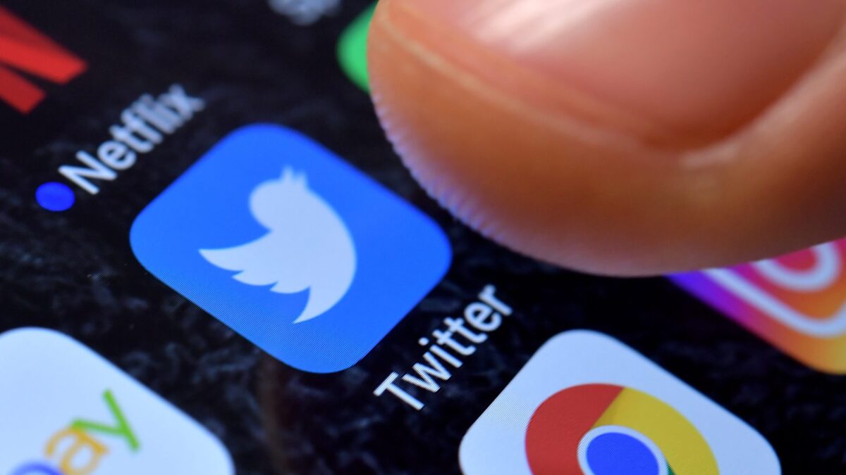 Twitter vuelve a la carga con los despidos y acaba con el 10% de su plantilla