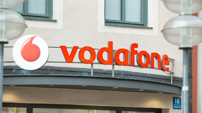 La caída de ingresos de Vodafone y la subida de los precios pone en alerta a las 'telecos'